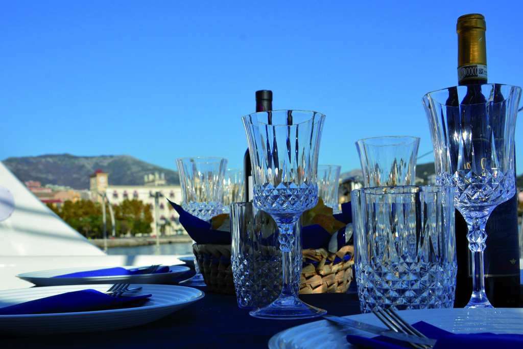 pranzo a bordo del catamarano Marepiatto sul lungomare di Salerno