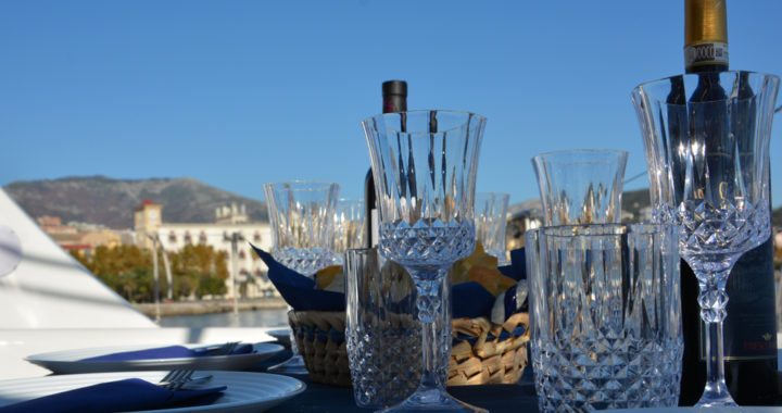 pranzo a bordo del catamarano Marepiatto sul lungomare di Salerno